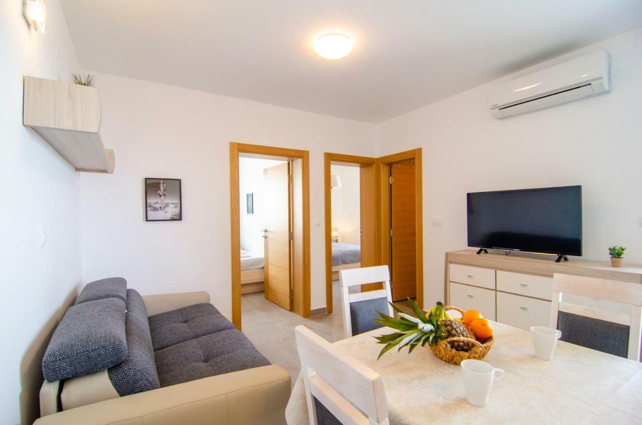 Apartments Sara 3 Bol Dış mekan fotoğraf