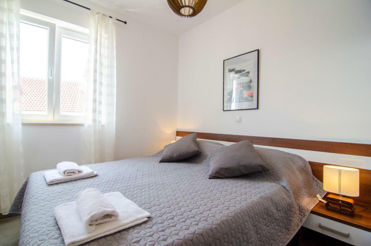 Apartments Sara 3 Bol Dış mekan fotoğraf